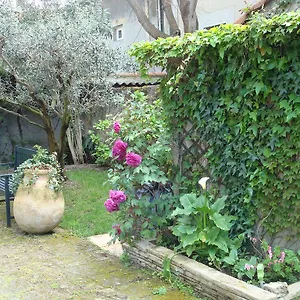 Les Alyscamps , Arles France