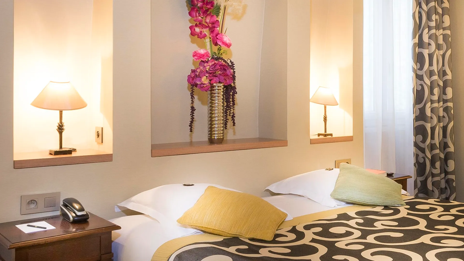 Hotel Du Bois Champs-Elysees Paris 3*,  France