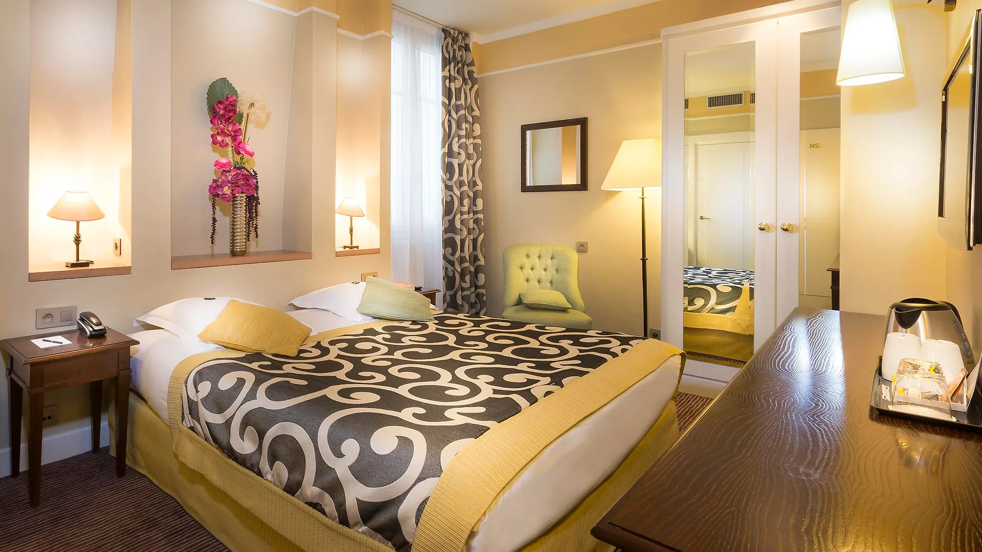 ***  Hotel Du Bois Champs-Elysees Paris France